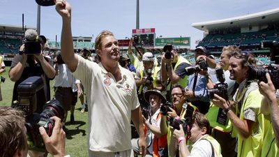 Shane Warne की मौत के लिए कोविड वैक्सीन जिम्मेदार? बेटे का दावा, कहा- उस टीके ने ही ली मेरे पिता की जान 