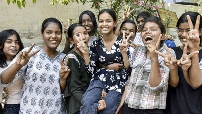 UP Board Result 2026: यूपी बोर्ड का परिणाम आज, रोल नंबर रखें तैयार, इन 3 आसान तरीकों से देख सकते हैं मार्कशीट