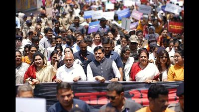 MP News: महिला आक्रोश से गूंजा भोपाल, ‘जन-आक्रोश महिला पदयात्रा’ में उमड़ा जनसैलाब