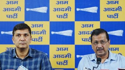 केजरीवाल ने केंद्र सरकार पर साधा निशाना, बोले- आर्थिक संकट का बोझ सिर्फ मिडिल क्लास पर क्यों?