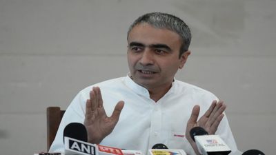Mohali ED Raid पर गरमाई राजनीति, AAP नेता अनुराग ढांडा का BJP पर हमला, बोले- ED और BJP में कोई फर्क नहीं