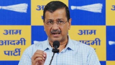 केरल के पूर्व सीएम पिनाराई विजयन के ठिकानों पर ईडी के ताबड़तोड़ छापे से नाराज हुए अरविंद केजरीवाल, लगाए आरोप 