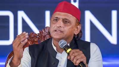  Delhi से आई पर्ची पर हुआ UP Cabinet का विस्तार? Akhilesh Yadav ने बताई BJP के CM की फुल फॉर्म