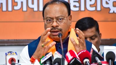 'अगर महाराष्ट्र में गाय काटी तो', बकरीद से पहले फडणवीस सरकार के मंत्री ने दी सख्‍त चेतावनी, किए गए ये इंतजाम 