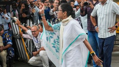 Bengal Election: EVM-बैलट बॉक्स के साथ नहीं होगी गड़बड़ी!QR Code से होगी एंट्री, TMC के आरोप पर EC ने क्या कहा?