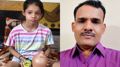 'गुल्लक के पैसे दे दूंगी, मेरे पापा के हत्यारों को पकड़ दो पुलिस अंकल' पिता के जन्मदिन पर फूट-फूटकर रोई मासूम