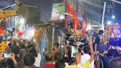Bengal में बुलडोजर एक्शन! कोलकाता में Mamata Banerjee का दफ्तर जमींदोज, TMC का BJP पर 'गुंडागर्दी' का आरोप