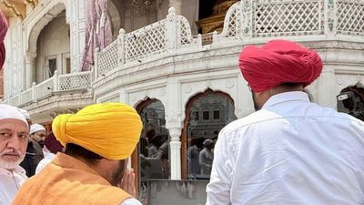 पंजाब CM भगवंत मान ने श्री हरिमंदिर साहिब में टेका माथा, बेअदबी रोकने वाले कानून को बताया ऐतिहासिक
