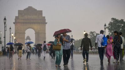 Weather: दिल्ली-एनसीआर में अगले 48 घंटे भारी, इन इलाकों में आज और कल होगी बारिश, IMD ने जारी किया अलर्ट