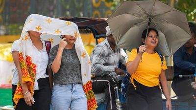 Heatwave Alert:दिल्ली-UP से राजस्थान तक, सोमवार को आसमान से बरसेगी आग, मौसम विभाग ने जारी किया सबसे बड़ा अलर्ट