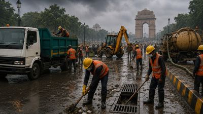 Delhi Monsoon Alert: बारिश से पहले एक्शन मोड में MCD! मेयर का बड़ा आदेश, सफाई-ड्रेनेज पर अब सख्त निगरानी