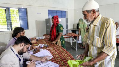 Falta Re-Polling: फलता विधानसभा सीट के लिए री-पोलिंग शुरू, क्या TMC के गढ़ में पहली बार खिलेगा कमल?