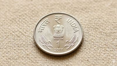 INR Vs PKR: डॉलर के बाद पाकिस्तान के मुकाबले गिरा रुपया! कितनी आई गिरावट? क्या रही वजह?