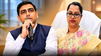कौन हैं IAS योगेश सागर और अभिलाषा शर्मा? ठेकेदार रिशु श्री पर SVU की रेड के बीच चर्चा में क्यों आए दो ऑफिसर