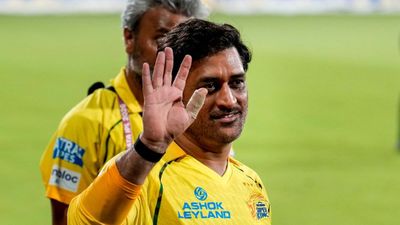IPL 2026: मैदान पर बिना एंट्री धोनी का आईपीएल करियर खत्म? विदाई मैच भी नहीं मिला, क्या चुपचाप चले गए थाला?
