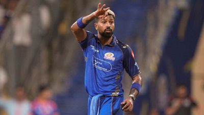 IPL 2026: मुंबई इंडियंस में मची खलबली, RCB के खिलाफ मैच के लिए रायपुर नहीं पहुंचे कप्तान हार्दिक पांड्या