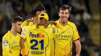 CSK को तगड़ा झटका, चोटिल होकर घर लौटा स्टार ऑलराउंडर, प्लेऑफ से पहले बढ़ी चेन्नई की मुश्किलें 