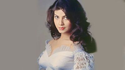 60 साल की फेमस एक्ट्रेस ने अमिताभ बच्चन संग किया 'जुम्मा-चुम्मा', परिवार के लिए छोड़ा सबकुछ, अब कहां है हसीना?