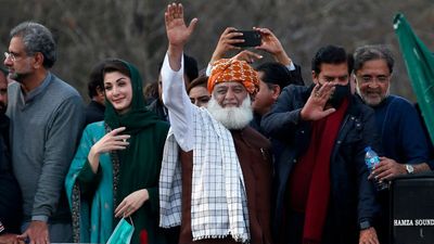 Lahore Names: पाक में हिन्दू-सिखों को झटका, कट्टरपंथियों के सामने Maryam का सरेंडर,वापस लिया अपना ही फैसला