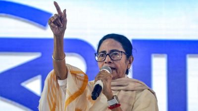 Mamata Banerjee के 'गढ़' में किसने किया विद्रोह? हार के बाद पार्टी पर सवाल उठाने वाले नेताओं को TMC का नोटिस