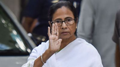 Mamata Banerjee की 15 साल बाद मुख्‍यमंत्री पद से हुई विदाई, राज्‍यपाल ने भंग की बंगाल विधानसभा, अब क्‍या होगा?