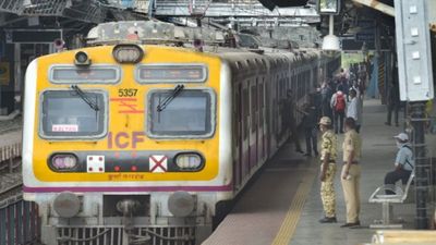 Mumbai Local Train: मुंबई में रविवार नहीं आज रात रहेगा मेगा ब्लॉक, NEET UG 2026 परीक्षा को लेकर लिया गया फैसला