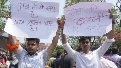 'बड़े लोगों को बचाया जा रहा है', NEET UG पेपर लीक में बड़ा अपडेट, पकड़े गए आरोपी ने किसे बताया मास्टरमाइंड?