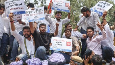 NEET Paper Leak में 9वीं गिरफ्तारी, कौन है मनिषा मांधरे? कैसे दिल्ली में CBI के हत्थे चढ़ी पुणे की टीचर