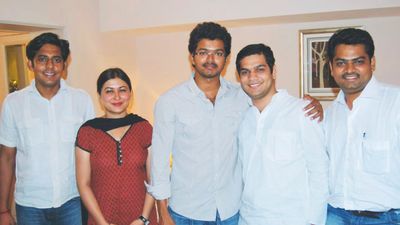 Thalapathy Vijay से जुड़ा 13 साल पुराना राज कांग्रेस नेत्री ने खोला! शेयर की तस्वीर, कहा-'तेरा मुझसे है नाता'