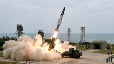 OI Defence: नेवी के लिए DRDO ने बनाई घातक मिसाइल, क्या है खासियत और कितने में बनी? जानें सब