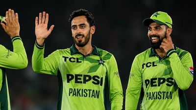 PAK vs AUS: पाकिस्तान क्रिकेट में टूटा 42 साल पुराना रिकॉर्ड! डेब्यू मैच में ही छाया यह खिलाड़ी, रचा इतिहास
