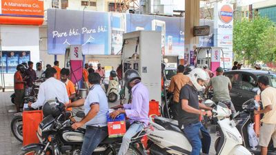 Petrol Diesel Price: आज घटे या बढ़े पेट्रोल और डीजल के दाम? टंकी फुल कराने से पहले चेक करें ताजा रेट