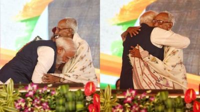 PM मोदी ने जिन माखनलाल के छुए पैर अब उन्होंने मांग लिया हक! बंगाल के लिए प्रधानमंत्री के सामने रखीं ये शर्तें