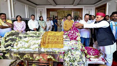 Prateek Yadav Antim Sanskar: प्रतीक यादव का आज 11 बजे होगा अंतिम संस्कार, कौन देगा मुखाग्नि?
