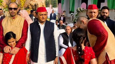 Prateek Yadav के निधन के बाद क्यों Viral हो रहा अखिलेश के साथ का ये Video, भावुक कर देगा भईयों का प्यार