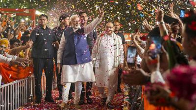 PM Modi Speech: थोड़ी देर में BJP मुख्यालय पहुंचेंगे पीएम मोदी, जीत के जश्न में जुटे नेता और कार्यकर्ता
