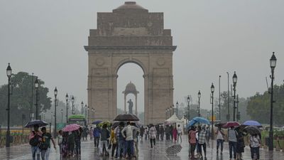 Delhi-NCR Weather Update: दिल्ली-एनसीआर में आज आंधी और बारिश का अलर्ट, अगले 24 घंटे इन इलाकों के लिए भारी