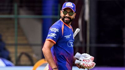 रोहित शर्मा के एक शॉट से घायल हुआ ग्राउंड स्टाफ, फिर हिटमैन ने किया दिल जीतने वाला काम
