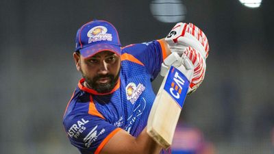 'रोहित शर्मा को वापस मिले सम्मान', पूर्व दिग्गजों ने मुंबई इंडियंस के खराब प्रदर्शन पर मैनेजमेंट को घेरा