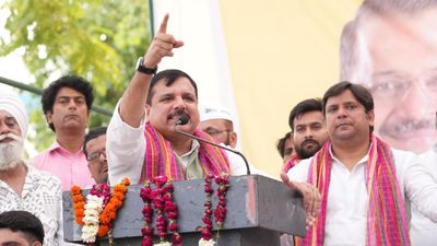 'देश बाबा के फरमान से नहीं, अंबेडकर के संविधान से चलेगा,' मेरठ में गरजे AAP सांसद संजय सिंह