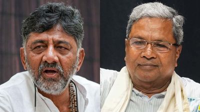 CM Siddaramaiah  को अचानक दिल्ली कांग्रेस ने किया तलब, क्या डीके शिवकुमार बनेंगे कर्नाटक के नए मुख्यमंत्री?