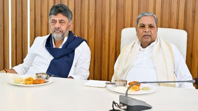 सिद्धारमैया ने खुद CM पद से दिया इस्तीफा या जबरन लिया गया? अब प्रेस कॉन्फ्रेंस में खुद किया खुलासा, 5 बड़ी बात