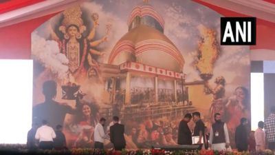 ब्रिगेड परेड ग्राउंड की तस्वीरों ने बढ़ाई सियासी हलचल! मां काली के 'चरणों' में होगा सुवेंदु का 'राजतिलक'!