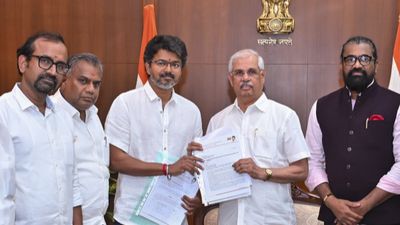 Thalapathy Vijay CM Oath: अब 9 मई को विजय लेंगे CM पद की शपथ, 72 घंटे की मशक्कत में कैसे पार 118+ बहुमत? 