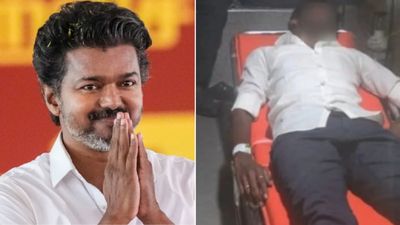 TN Election 2026: K. Mahendran कौन है, जिसने Thalapathy Vijay के लिए काट लिया अपना गला? TVK Party से गहरा नाता