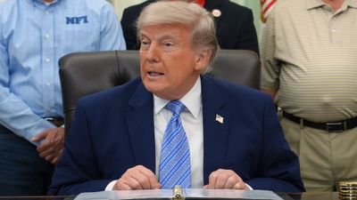 Trump Threatens Oman: 'हमारी बात मानो नहीं तो कर देंगे धुआं-धुआं', अब किस देश को ट्रंप ने दे डाली धमकी?