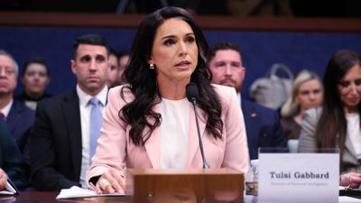 Tulsi Gabbard Resigns: खूफिया चीफ तुलसी गबार्ड ने छोड़ा ट्रंप का साथ, ईरान युद्ध या पति की बीमारी? वजह क्या?