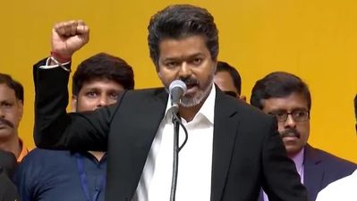 Vijay Thalapathy: 'सिनेमा से सत्ता तक', दक्षिण भारत में सुपरस्टार राजनीति की परंपरा, अब विजय बने नया चेहरा