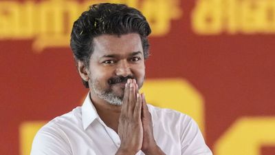 Tamil Nadu Government Formation Live: राज्यपाल से मिलने राजभवन पहुंचे TVK चीफ विजय, कब होगा शपथ ग्रहण