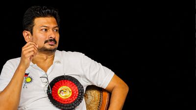 सनातन विरोधी Udhayanidhi Stalin ने अब यूपी से क्यों की तमिलनाडु की तुलना? CM विजय से पूछे तीखे सवाल